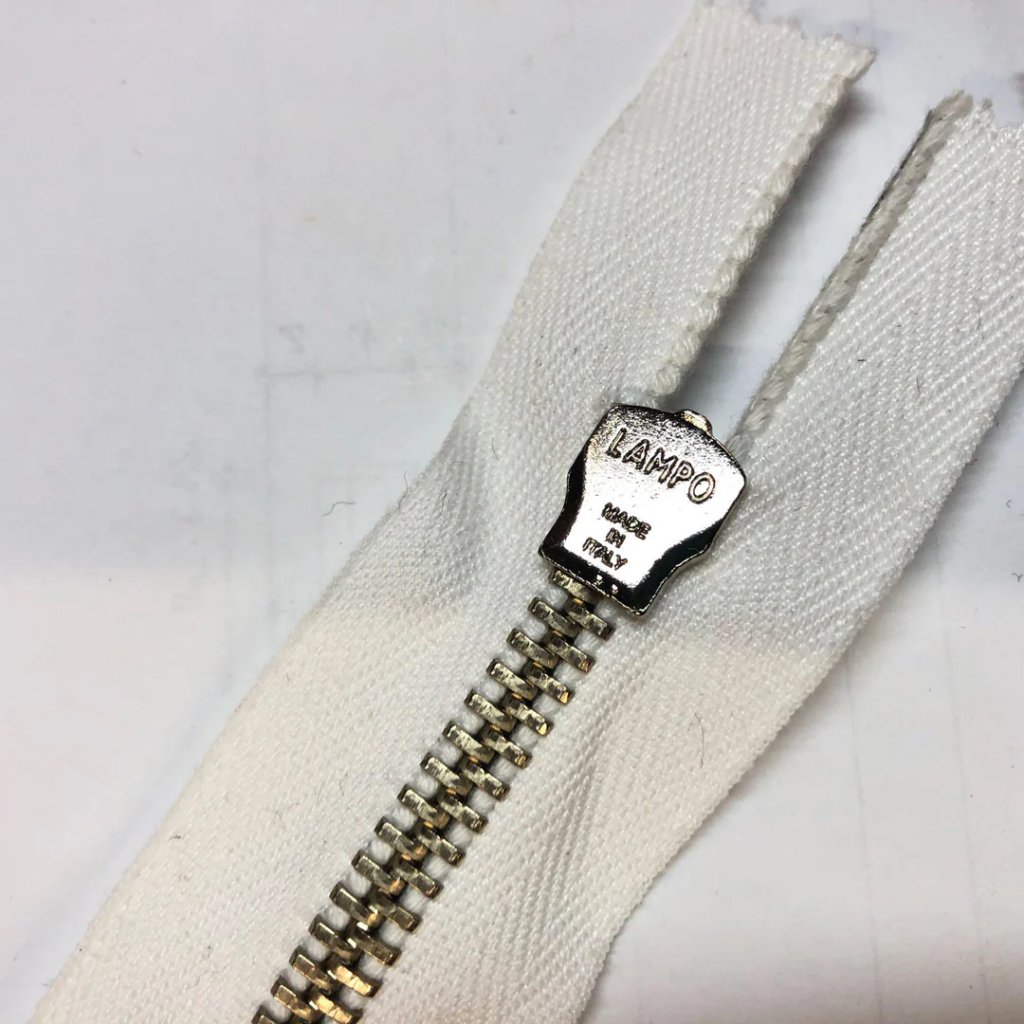 YKK-부자재-리리지퍼-람포지퍼-지퍼3대장-아이디얼지퍼-왈데스-스코빌-탈론-유니버설-엑셀라-지퍼를-알면-보는눈이-달라진다