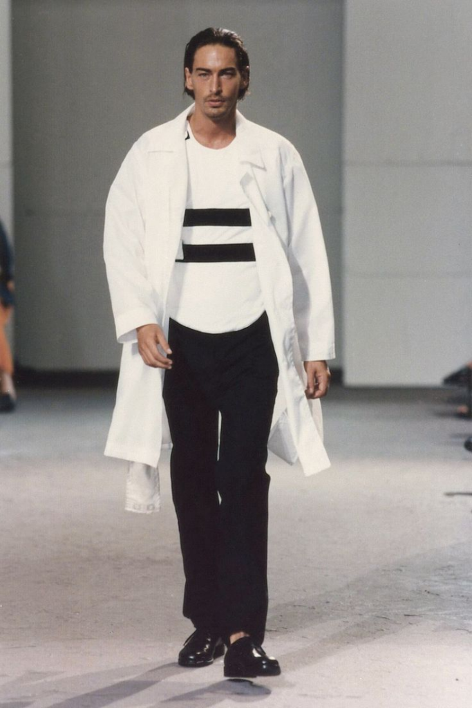 헬무트랭-y2k-미니멀-90s미니멀리즘-드뮤어룩-올드머니-글로우업매거진