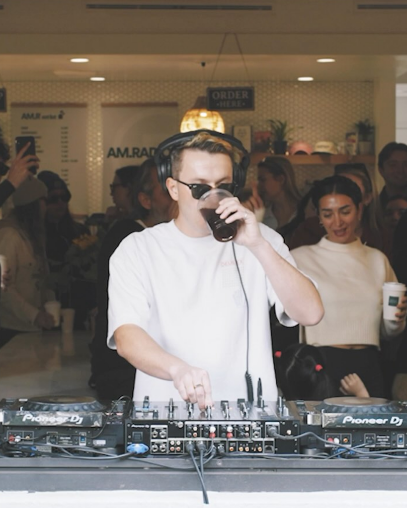 커피레이브-파티-아침파티-서울모닝커피클럽-웰니스-소버큐리어스-MZ세대-술문화-AM-Radio
