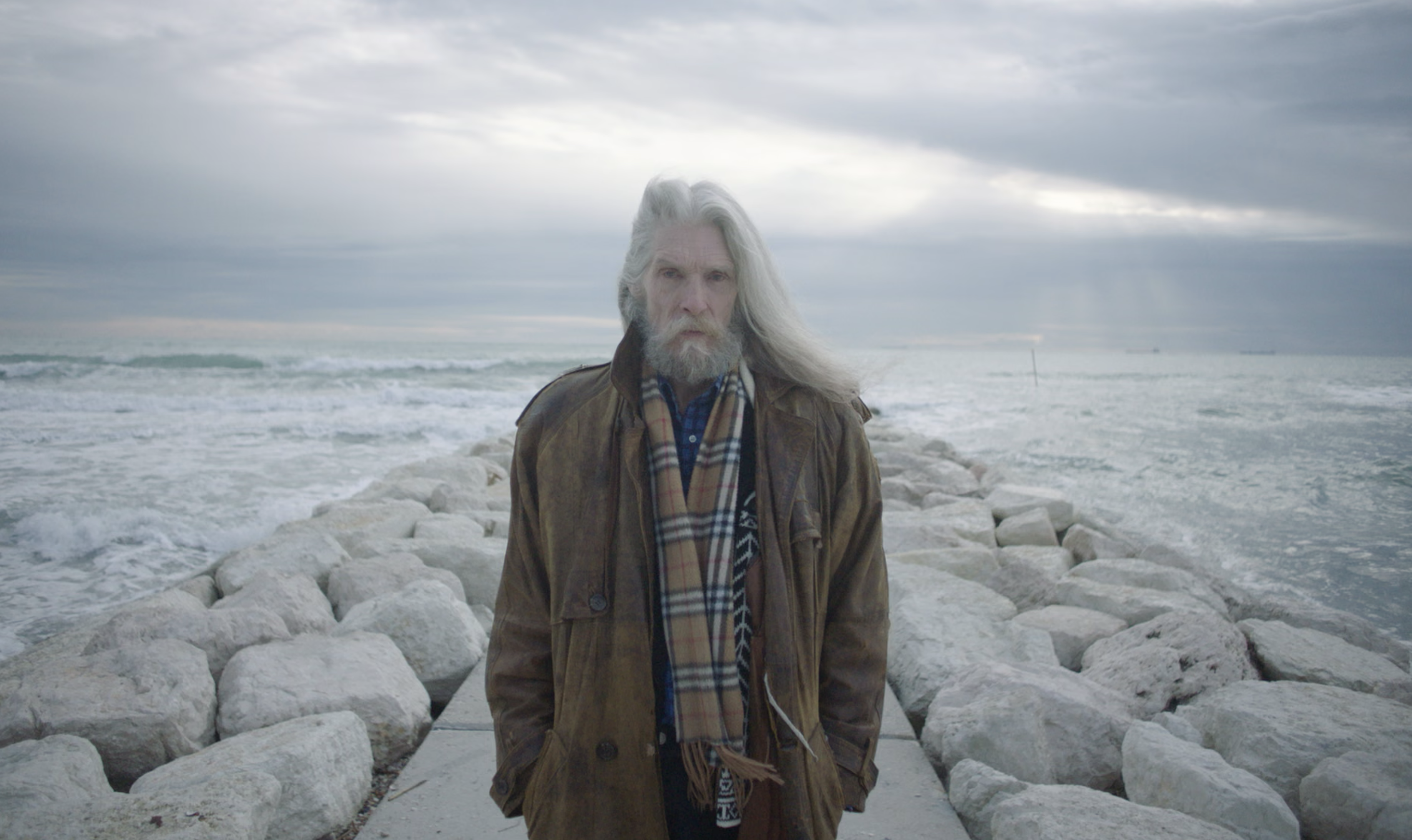 그는 세상에서 가장 아름답고, 불행한 소년이었다 커버이미지