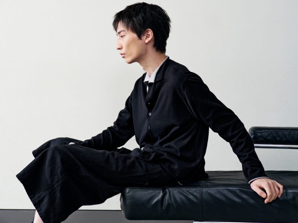 이얼즈어고-본질-에드워드-리어-26SS