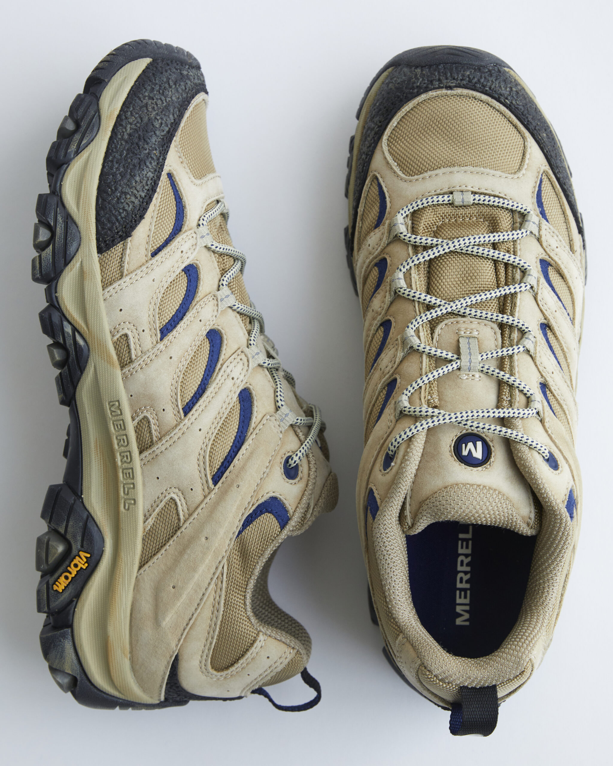 카키스(khakis)가 머렐(Merrell)과 만났다 커버이미지
