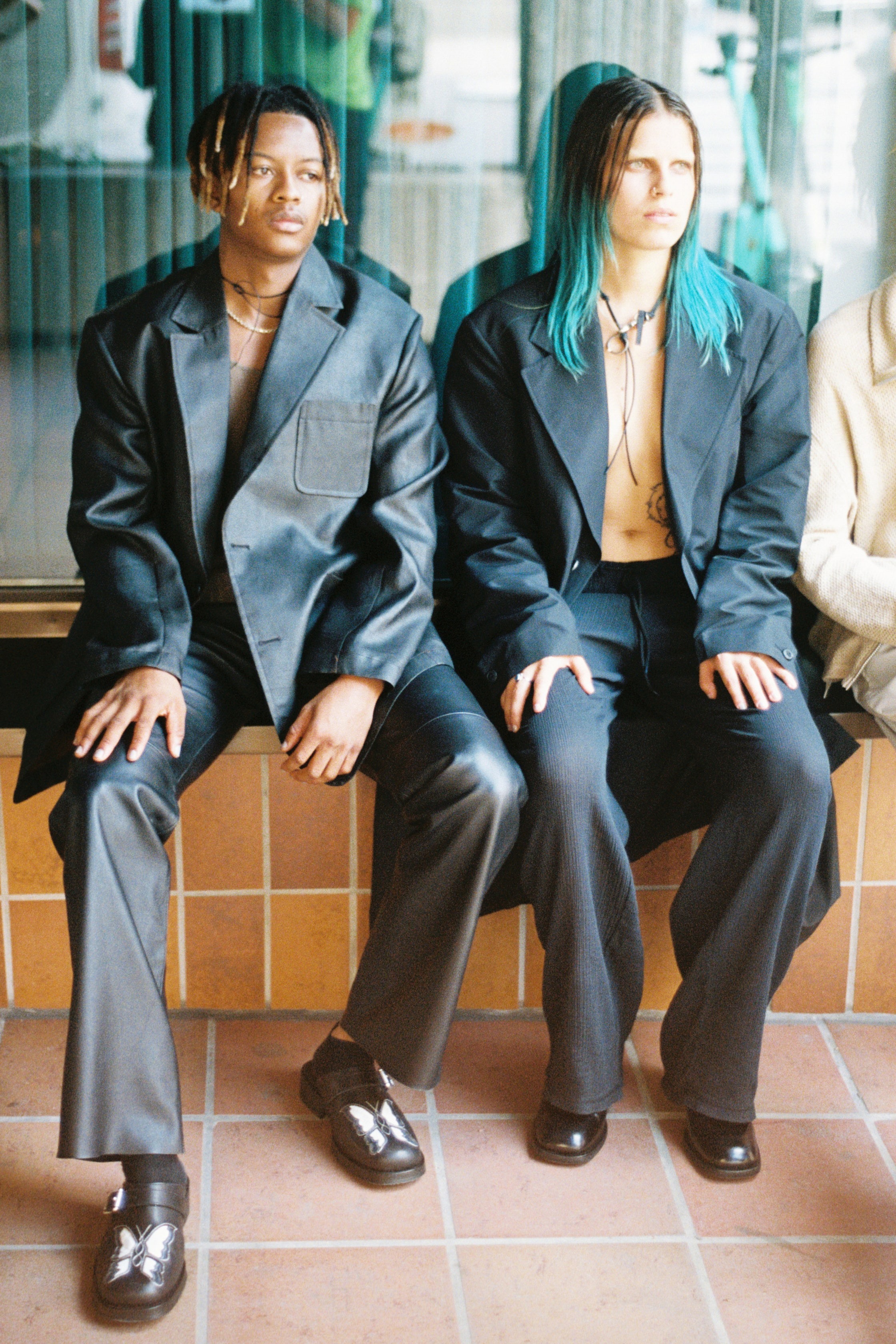 가장 돋보이기 위해 블랙을 택했다, 올블랙 패션 가이드 커버이미지